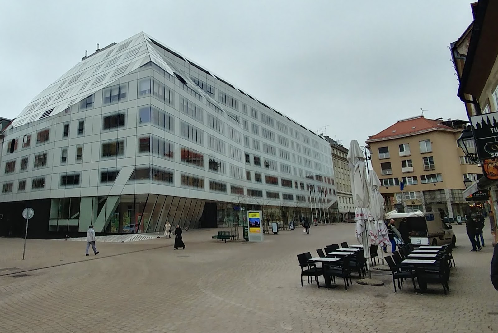 a street of large office blocks in a 20th century europe architecture style  Prompts | Stable Diffusion Online, image size:1600x1072