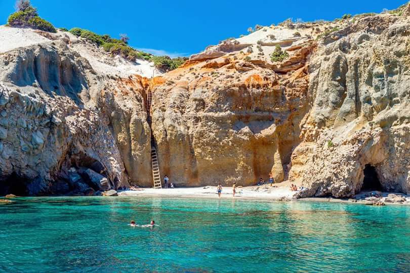 tsigrado-beach-milos-2026-best-of-tiktok-instagram-reddit-travel