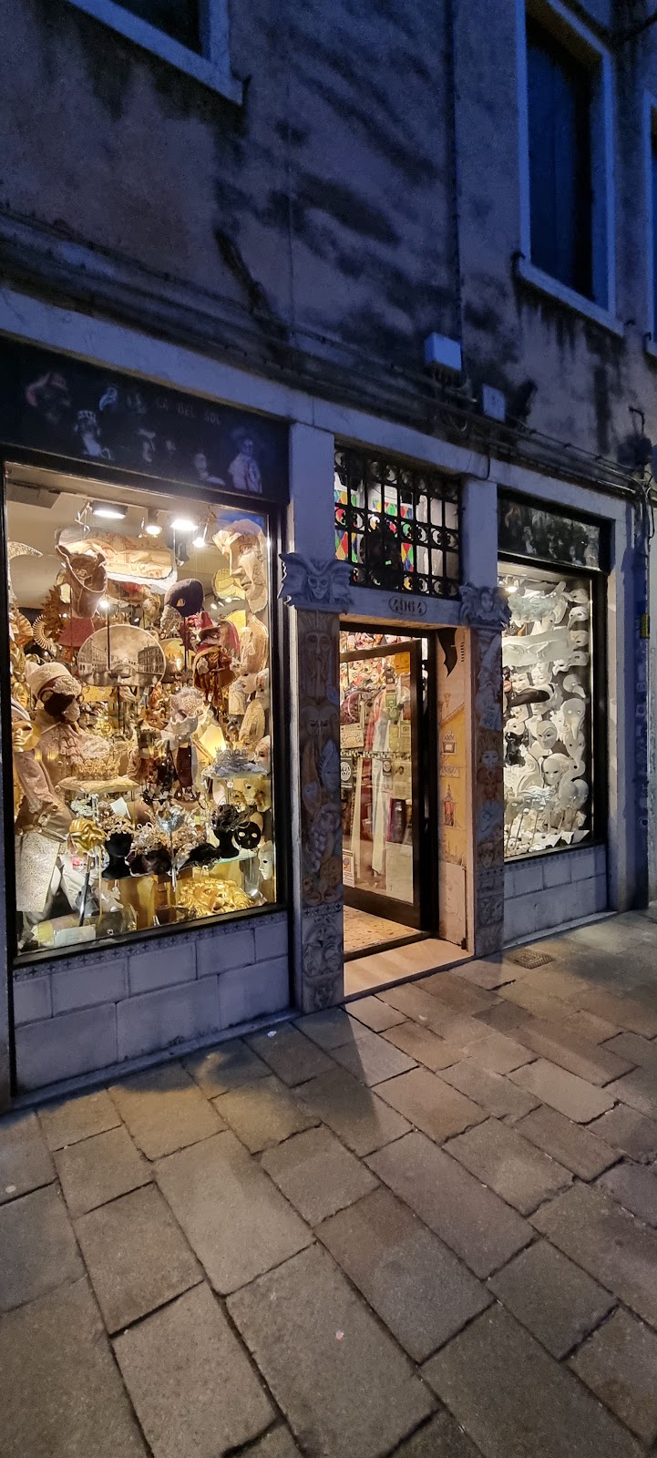 Mask Shops (2026) – Best of TikTok, Instagram & Reddit Travel Guide