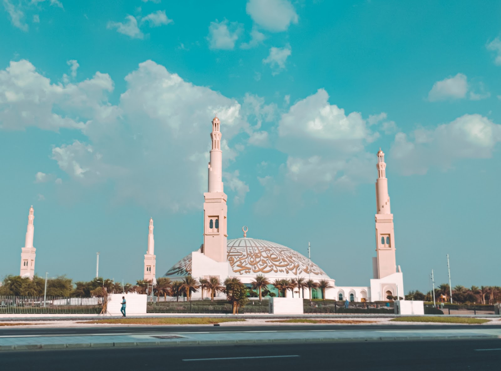 Sheikh Khalifa Bin Zayed Al Awwal Mosque (2026) – Best of TikTok, Instagram  \u0026 Reddit Travel Guide, image size:1600x1187