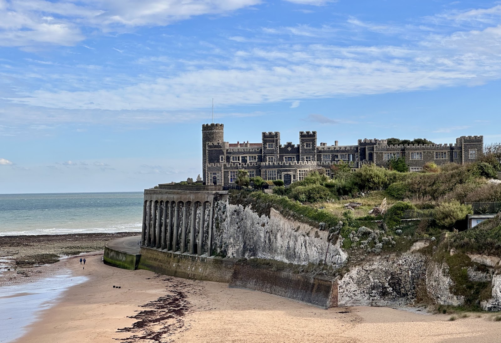 Kingsgate Castle (2026) – Best of TikTok, Instagram & Reddit Travel Guide