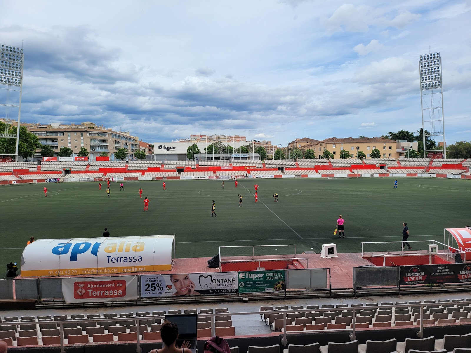 Four-Legged Fun, image size:1600x1200