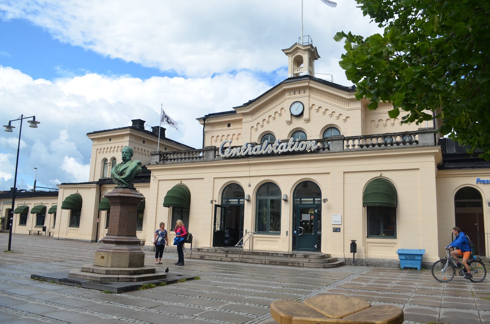 rebro-central-station-2026-best-of-tiktok-instagram-reddit
