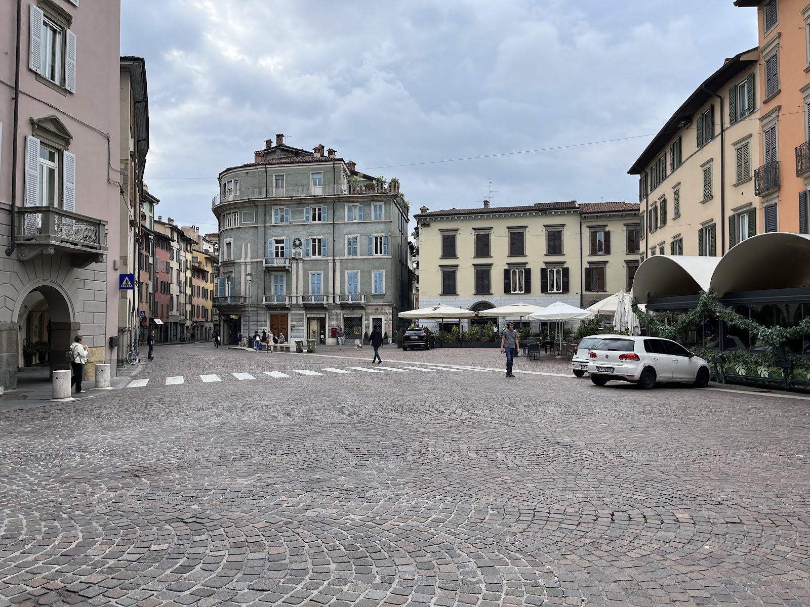 Piazza Pontida Bergamo (2026) – Best of TikTok, Instagram \u0026 Reddit Travel  Guide, image size:1600x1200