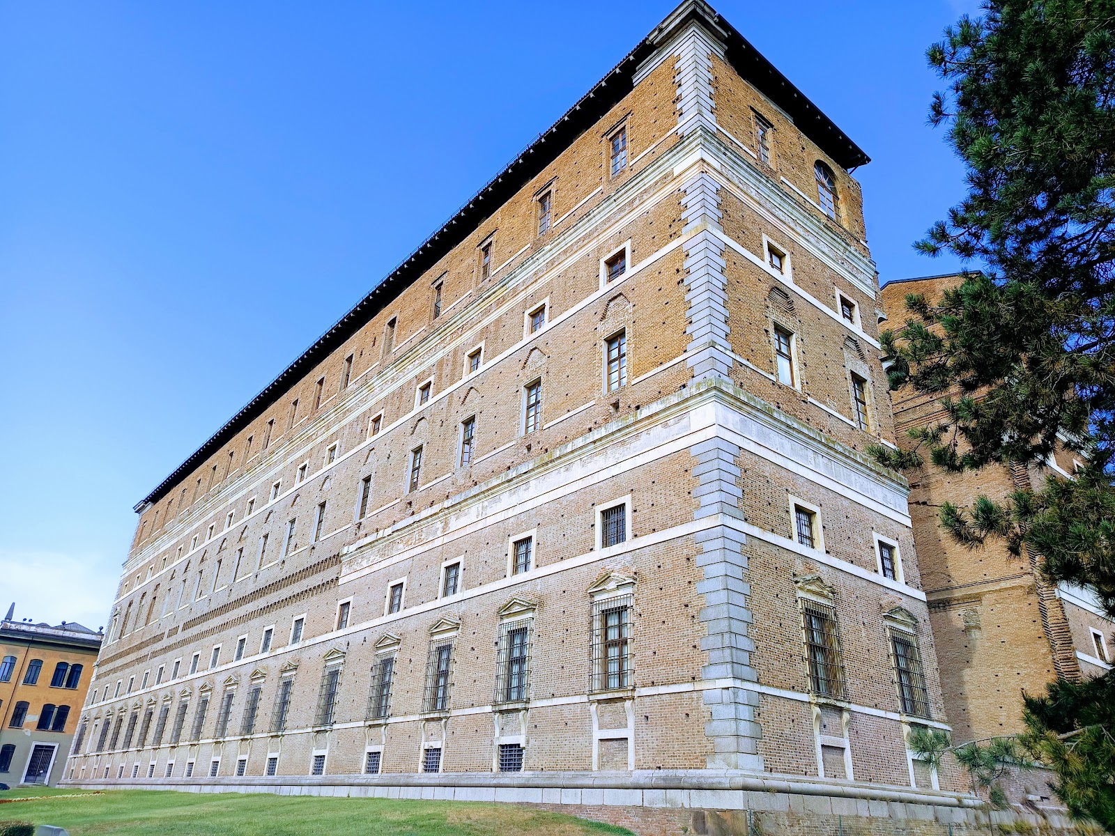Palazzo Farnese Piacenza (2026) – Best of TikTok, Instagram \u0026 Reddit Travel  Guide, image size:1600x1200