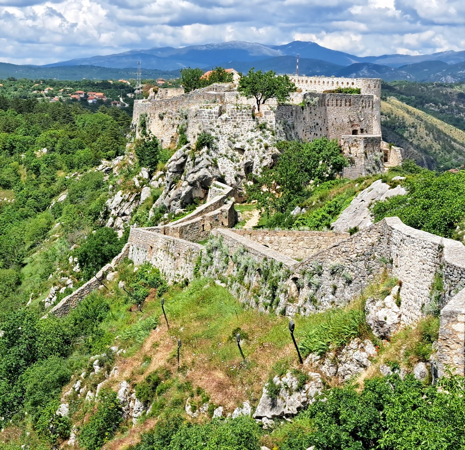 knin-fortress-2025-best-of-tiktok-instagram-reddit-travel-guide