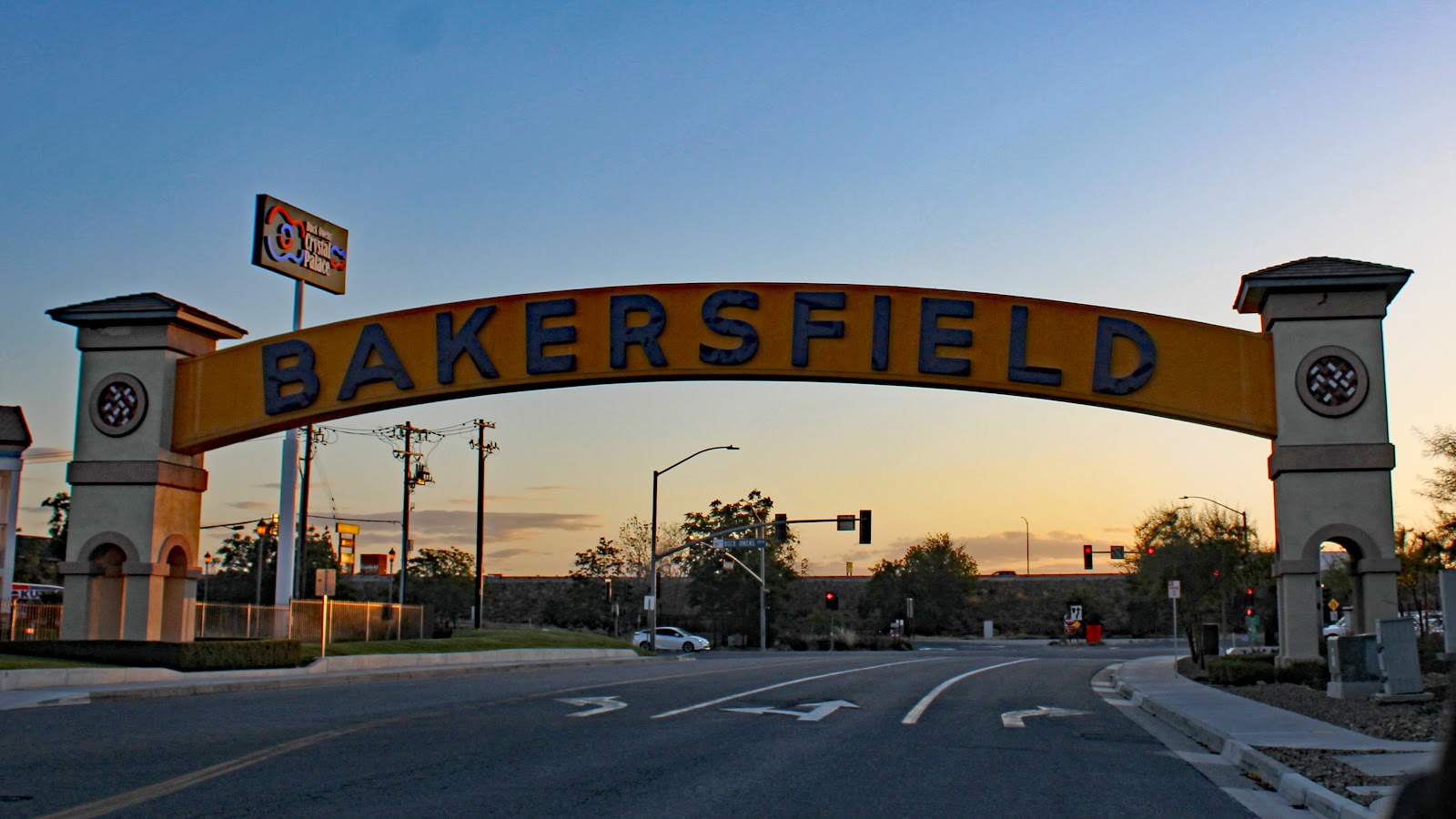 Bakersfield Sign (2026) – Best of TikTok, Instagram & Reddit Travel Guide