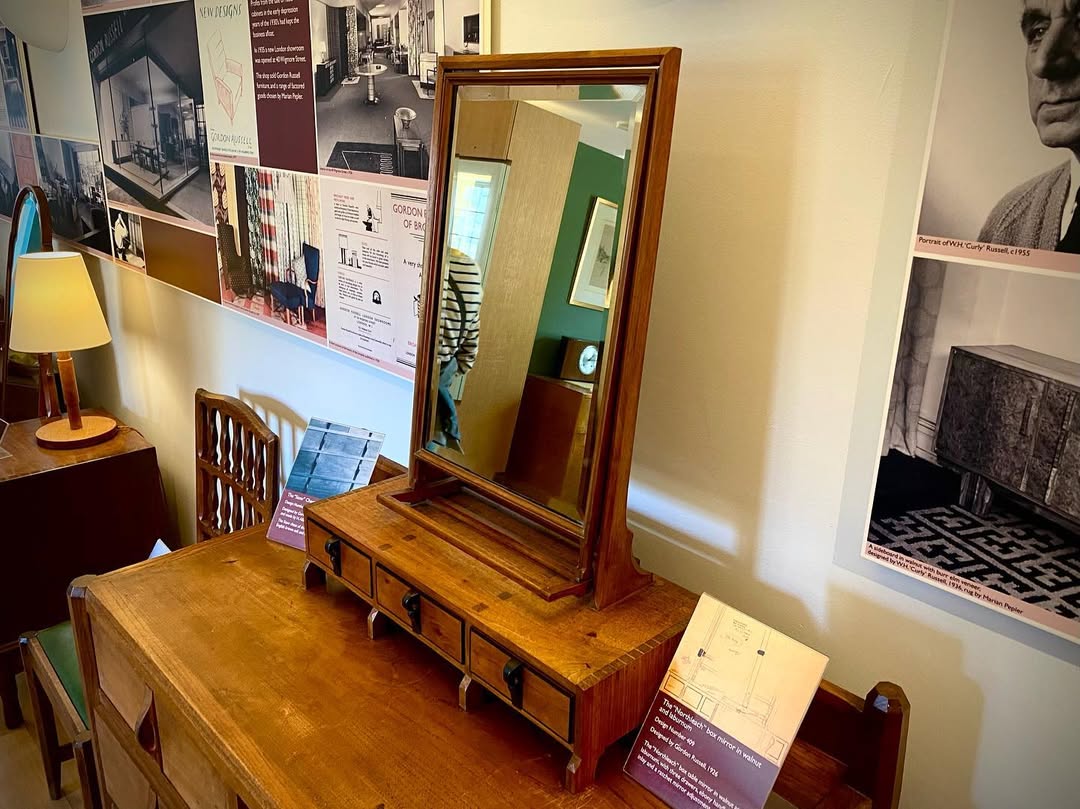 アート・デザイン・音楽 GORDON RUSSELL Designer of Furniture アート